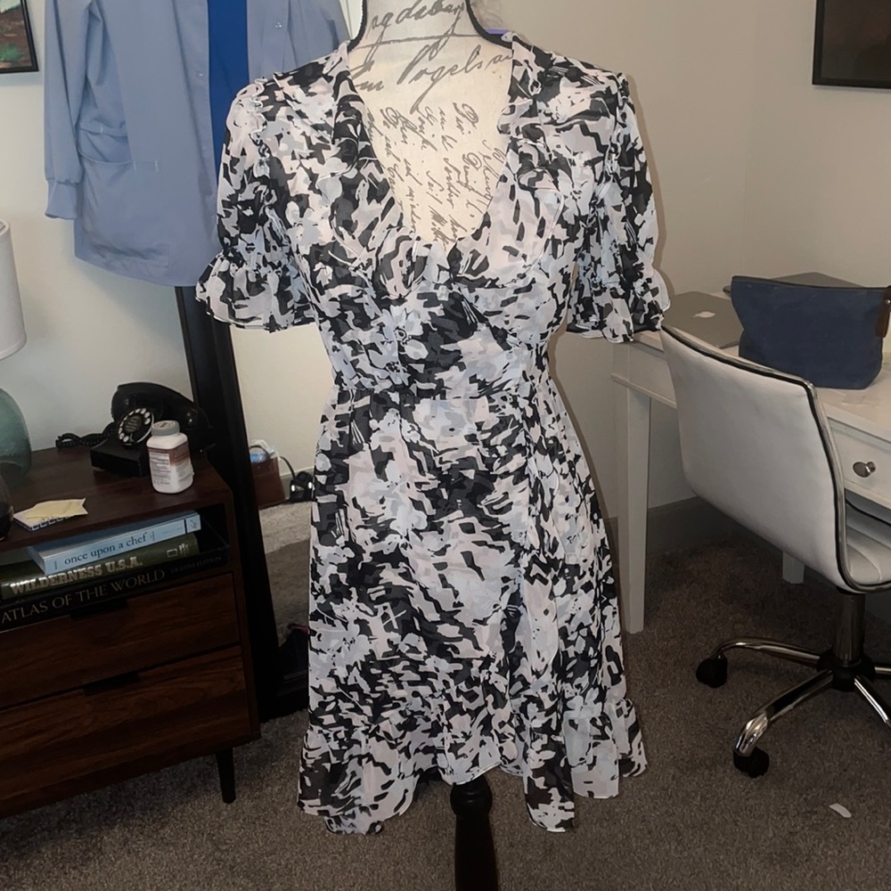 Misa size XS patterned print wrap dress